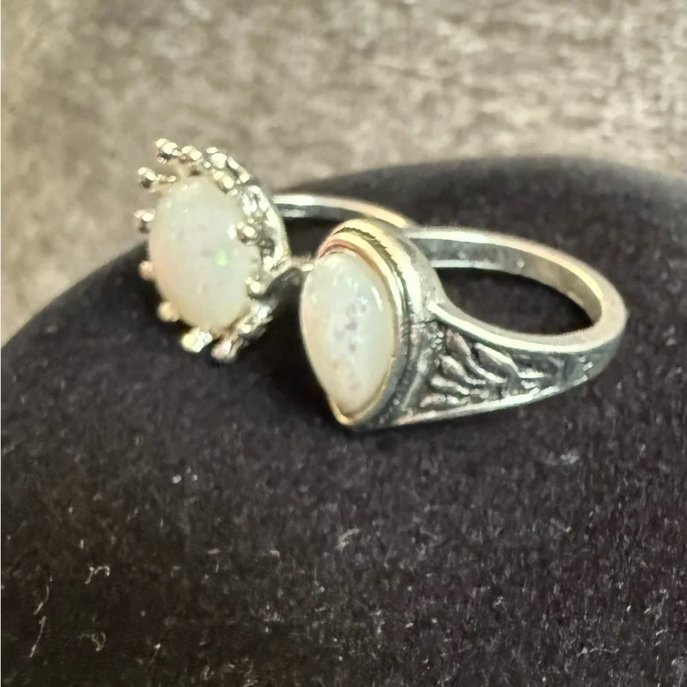 Fashion Ring Set in White Shimmer, Size 6/7 - Picture 2 of 4